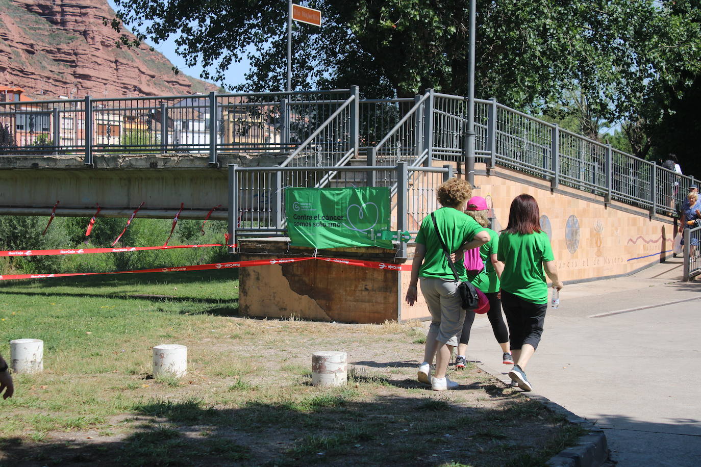 La VI Marcha contra el cáncer reúne a más de 1.200 personas en Nájera