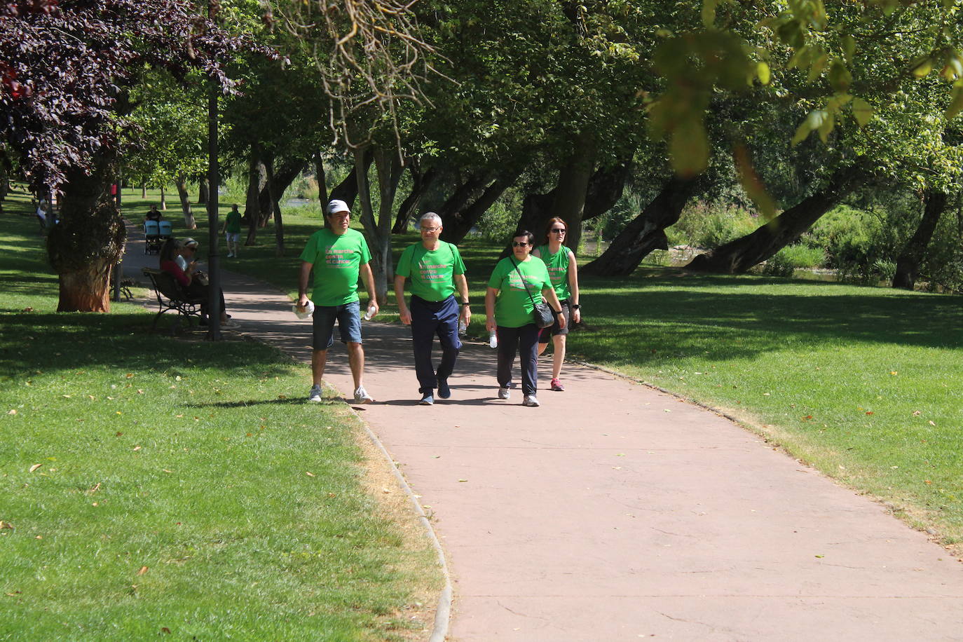 La VI Marcha contra el cáncer reúne a más de 1.200 personas en Nájera