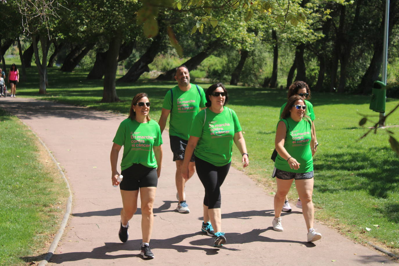 La VI Marcha contra el cáncer reúne a más de 1.200 personas en Nájera