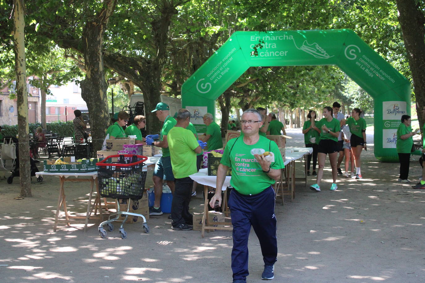 La VI Marcha contra el cáncer reúne a más de 1.200 personas en Nájera