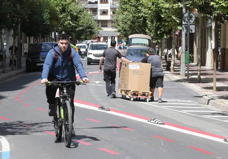 Actividad en avenida de Portugal en la mañana del miércoles, con sus distintos tipos de movilidad.