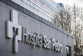 Hospital San Pedro de Logroño, donde fue trasladado el joven herido por una caída.