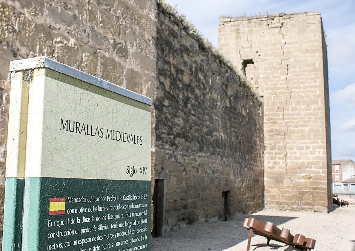 Paño y uno de los torreones de la avenida de Burgos.