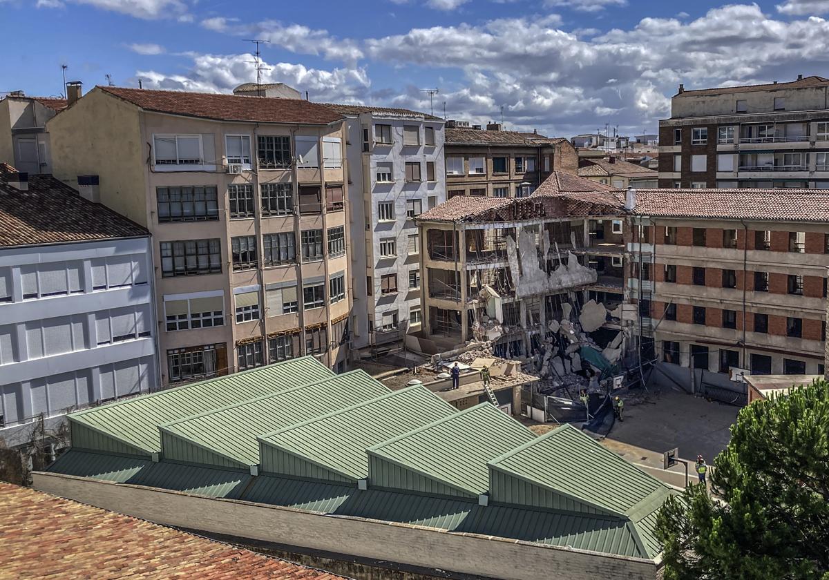 Edificio derrumbado visto desde Juan 23.