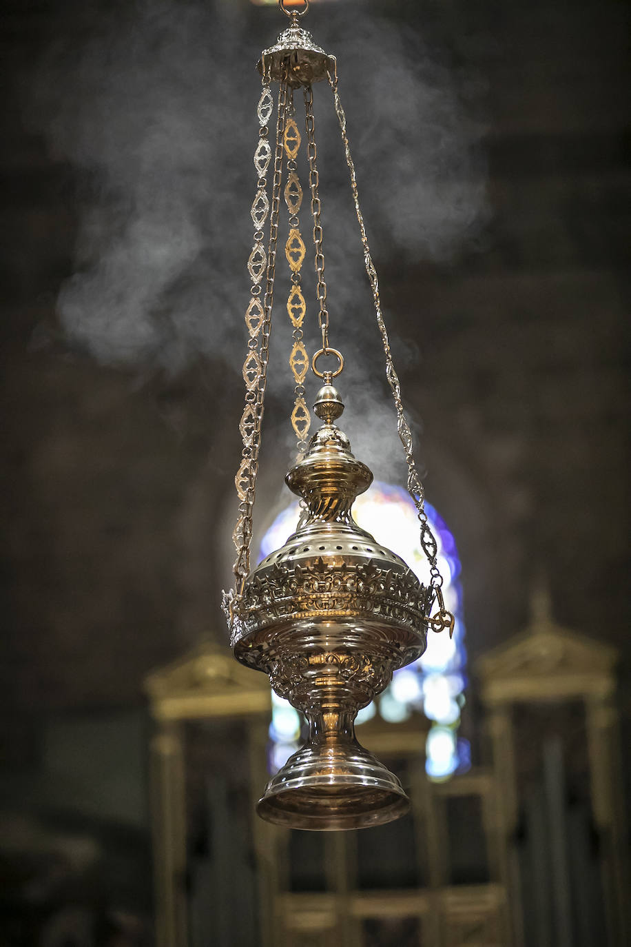 La iglesia de la Asunción de Navarrete exhibe su botafumeiro