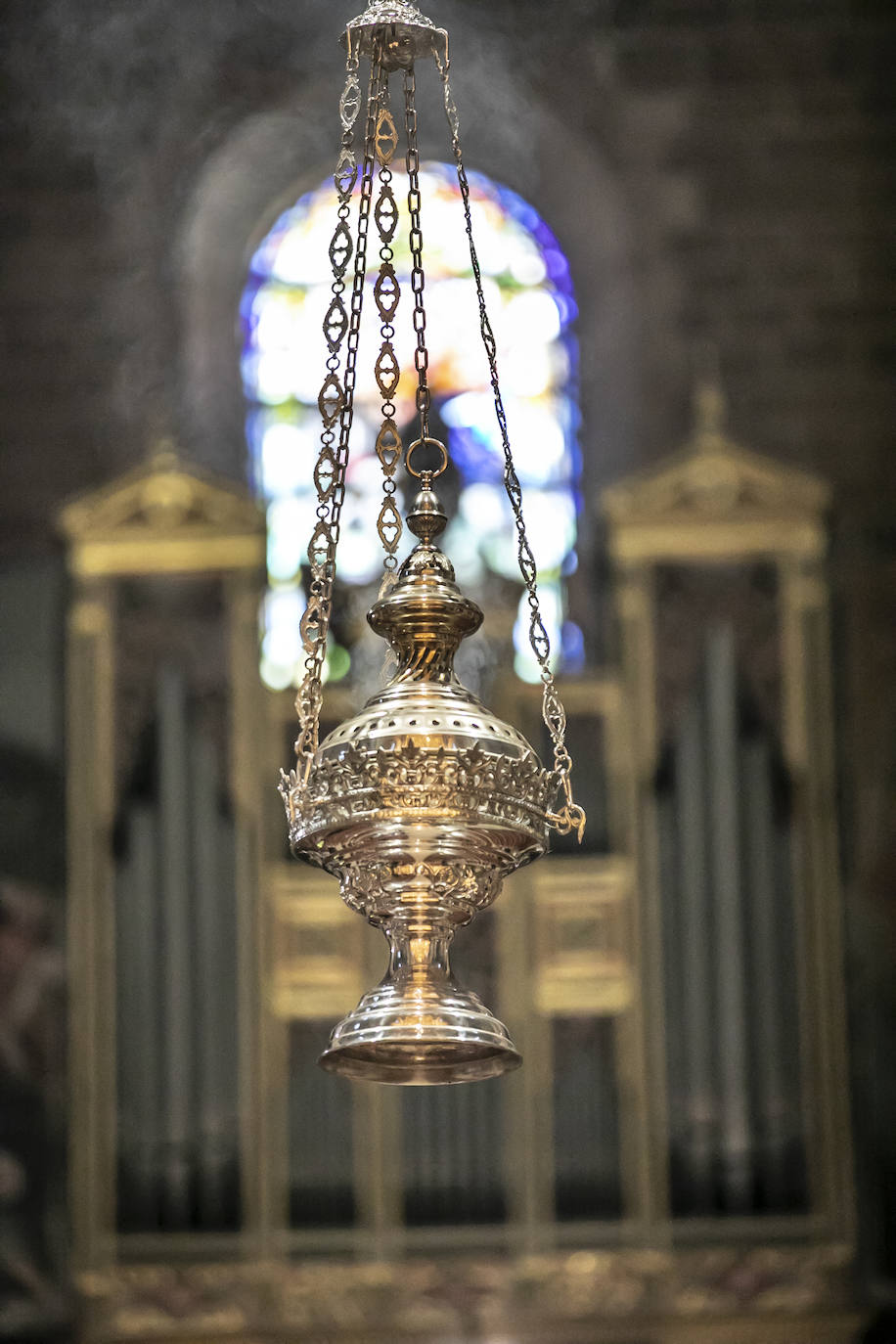 La iglesia de la Asunción de Navarrete exhibe su botafumeiro