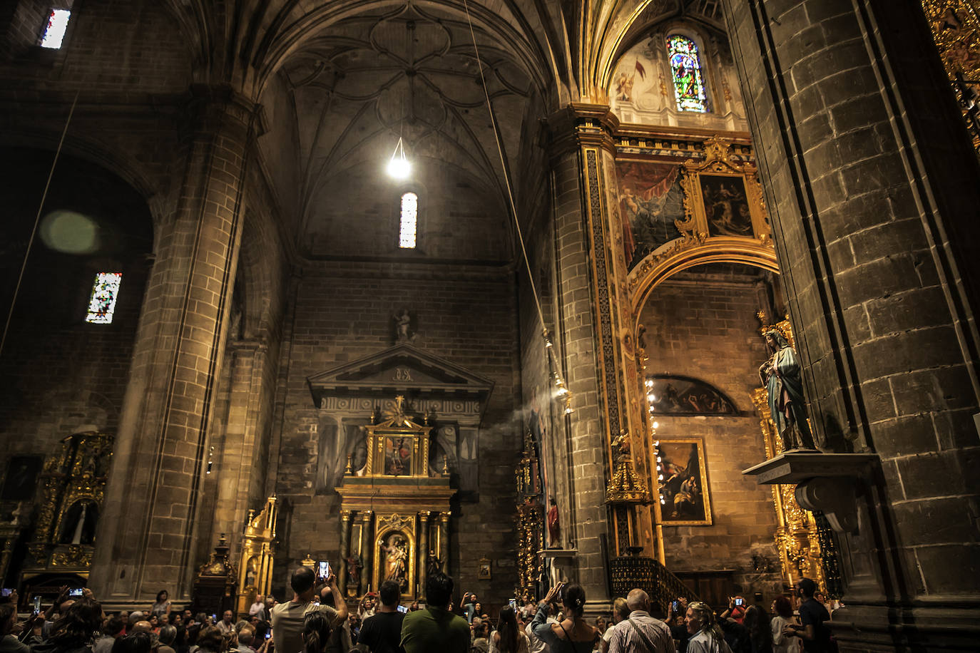La iglesia de la Asunción de Navarrete exhibe su botafumeiro