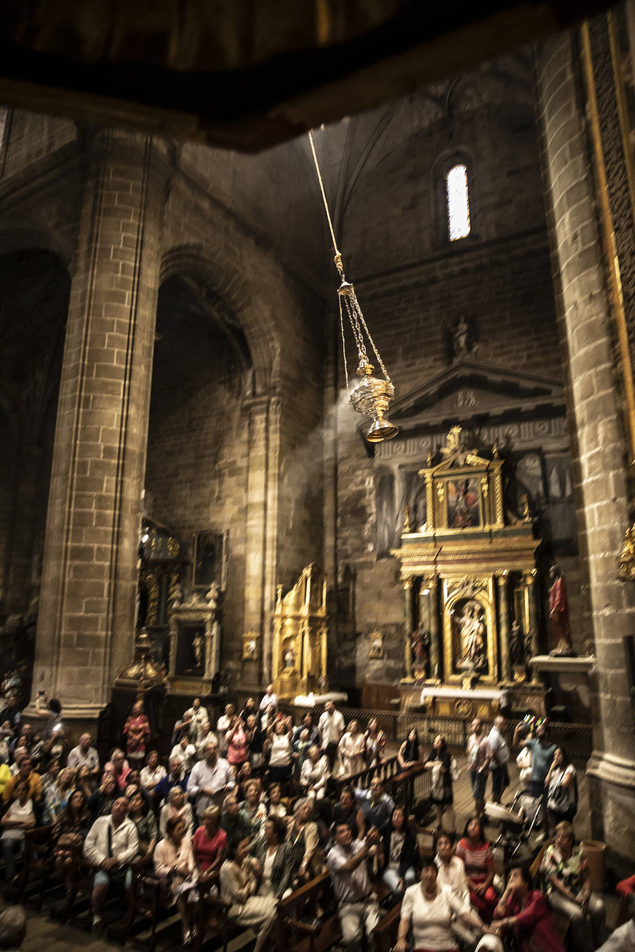 La iglesia de la Asunción de Navarrete exhibe su botafumeiro