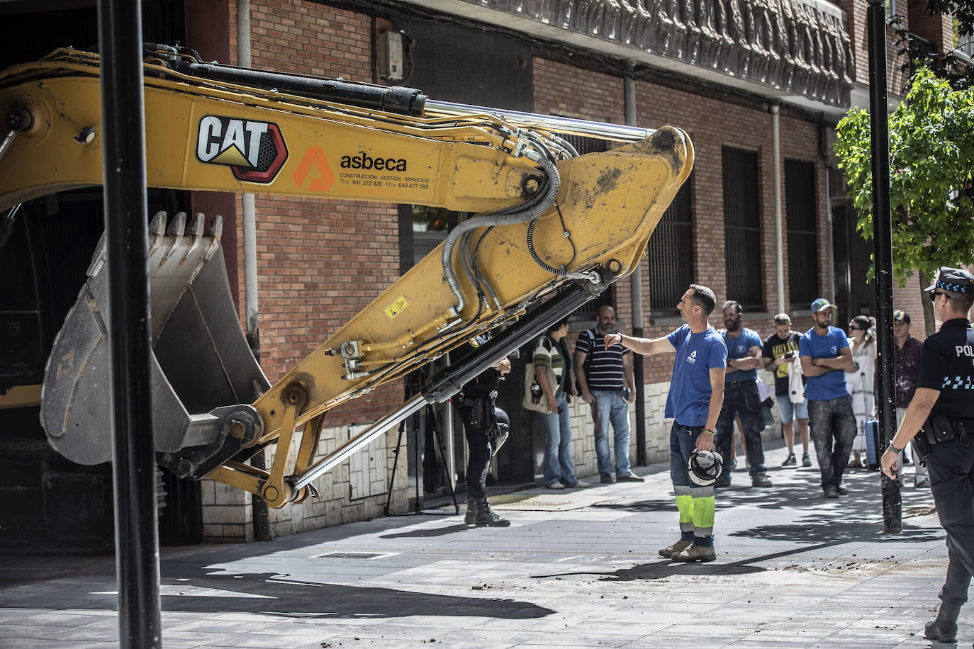 Conmoción en Logroño por el desplome del edificio de Adoratrices