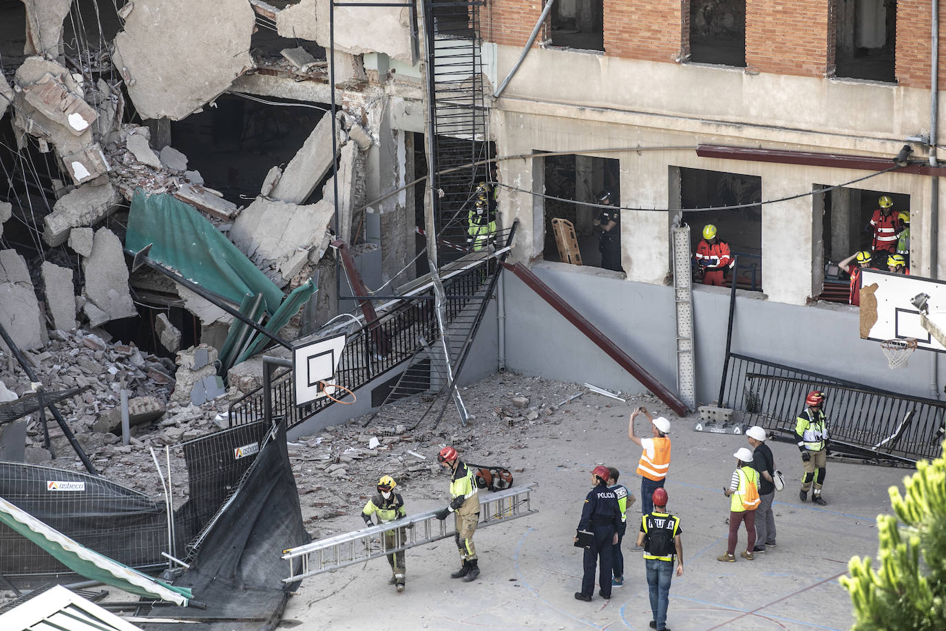 Conmoción en Logroño por el desplome del edificio de Adoratrices