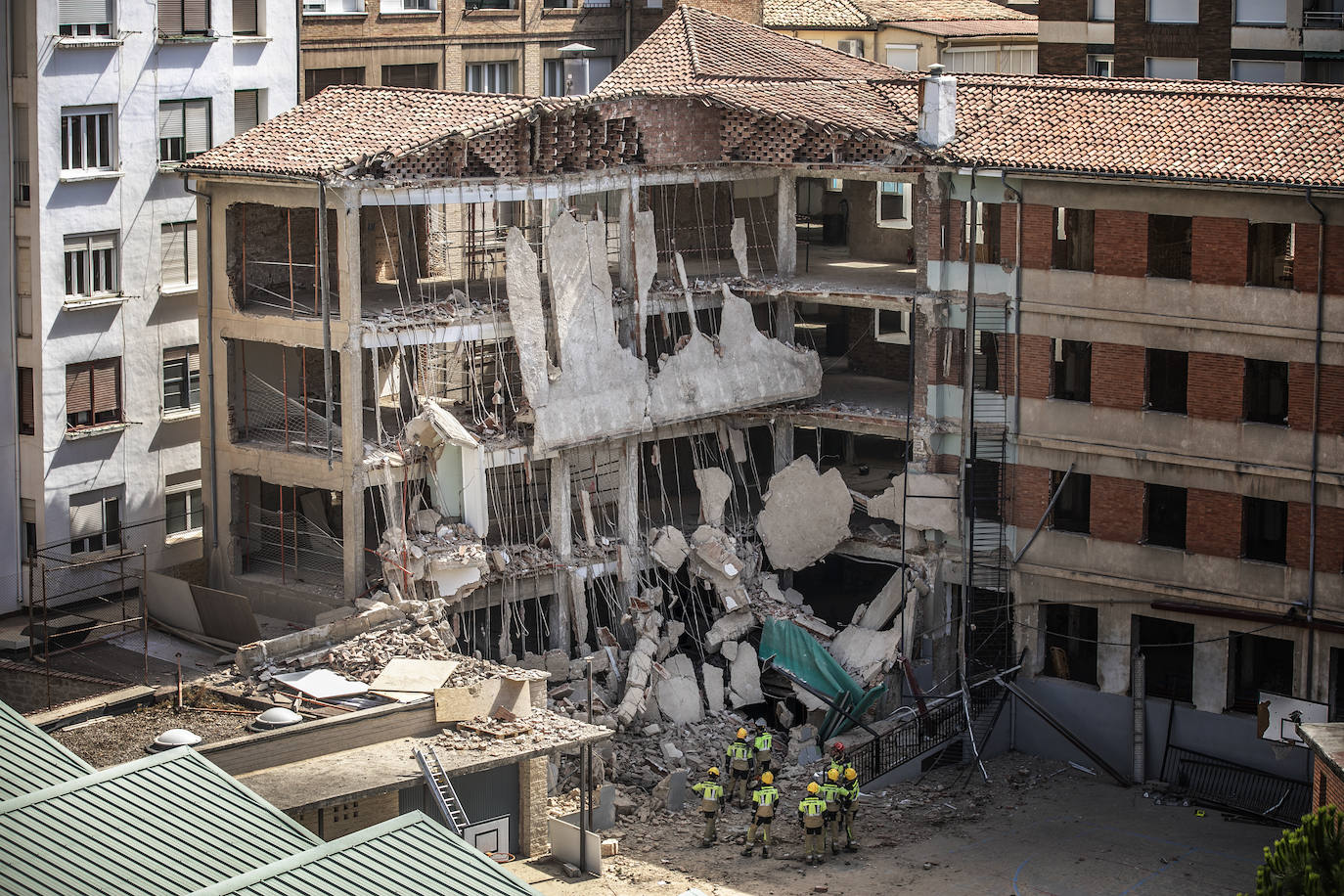 Conmoción en Logroño por el desplome del edificio de Adoratrices