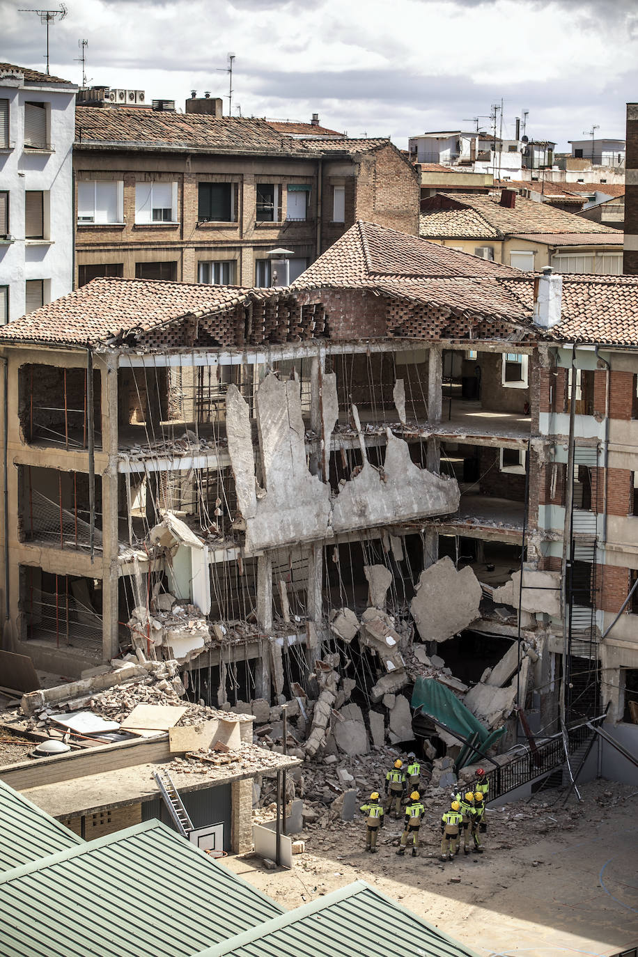 Conmoción en Logroño por el desplome del edificio de Adoratrices