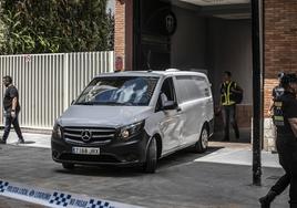 Traslado del cadáver tras el mortal accidente laboral ocurrido en el centro de Logroño.