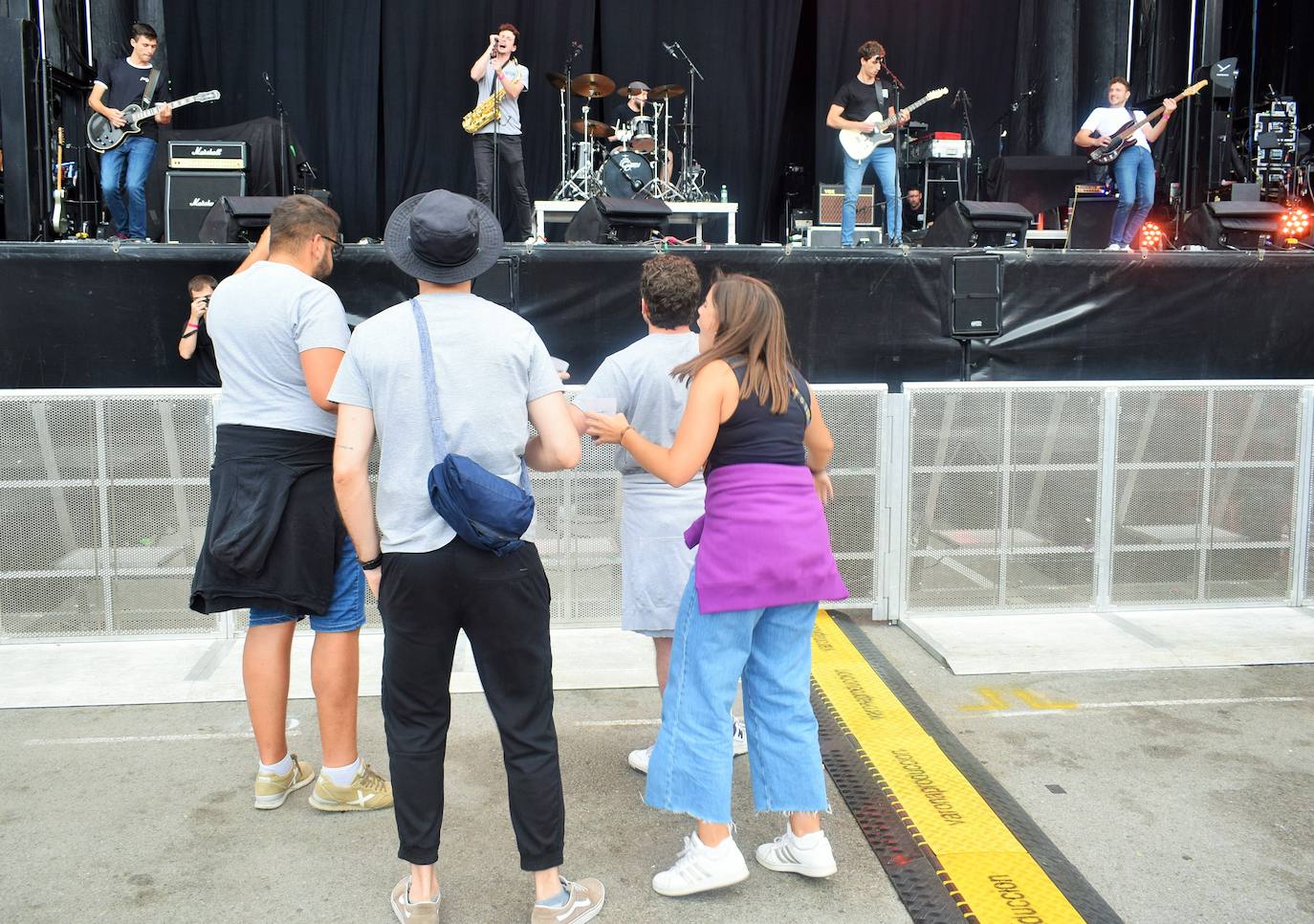 Ambiente y público entregado en la segunda jornada del EzcaFest