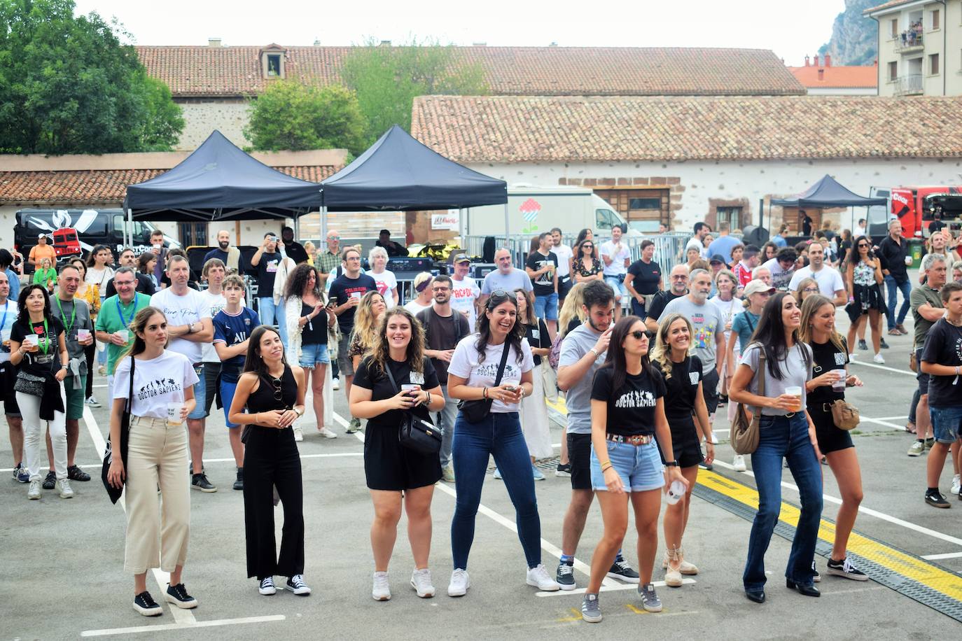 Ambiente y público entregado en la segunda jornada del EzcaFest