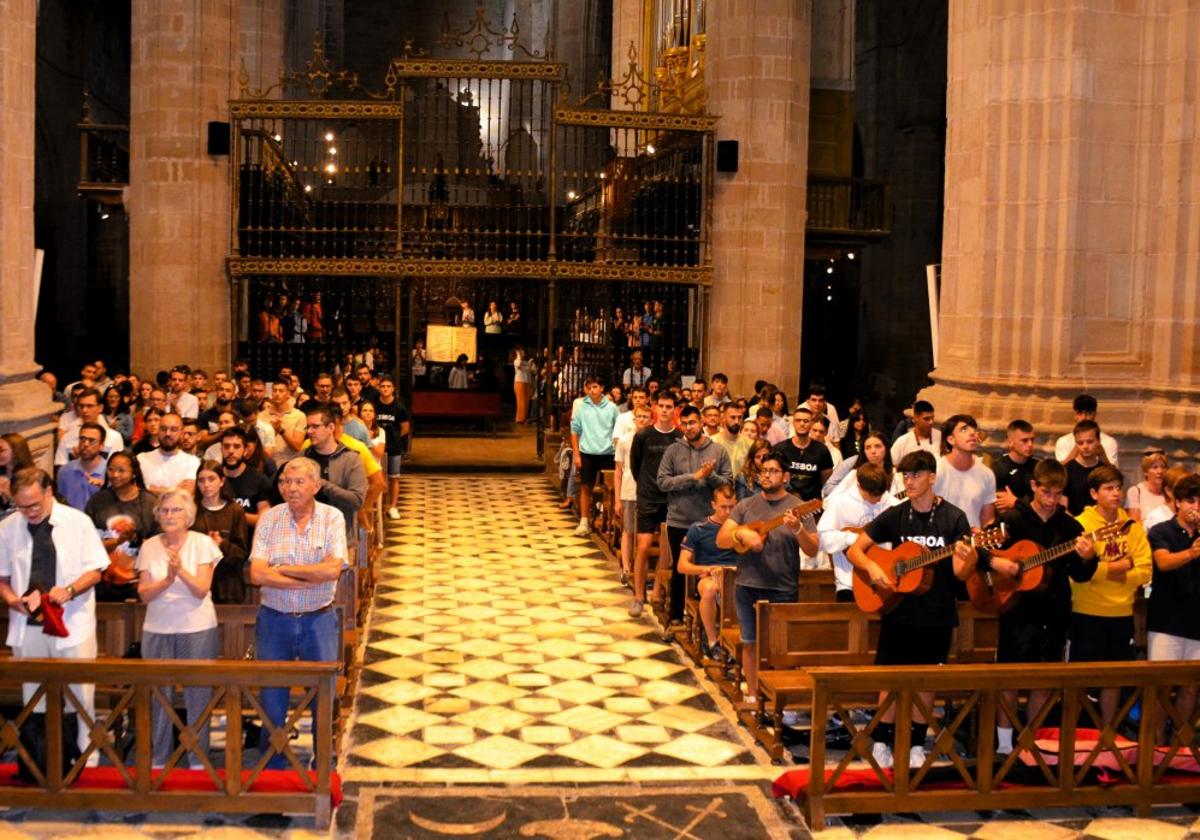 Jóvenes y catequistas, en la mañana de ayer en la catedral de Calahorra.