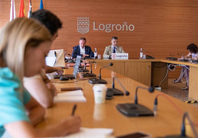 Francisco Iglesias y Conrado Escobar, durante la rueda de prensa.