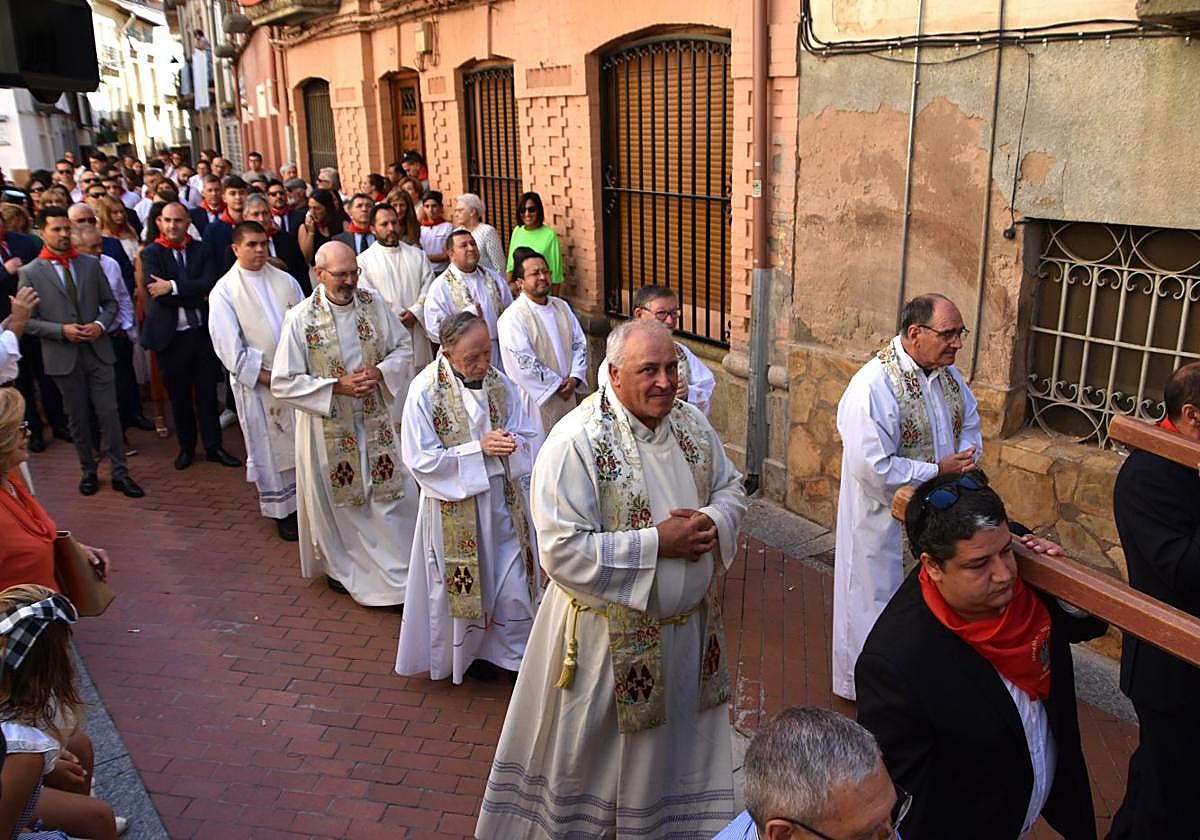Torres, en primer término, y en la fila de la derecha, de atrás hacia delante, Willibaldo, John Fredy y Santiago.