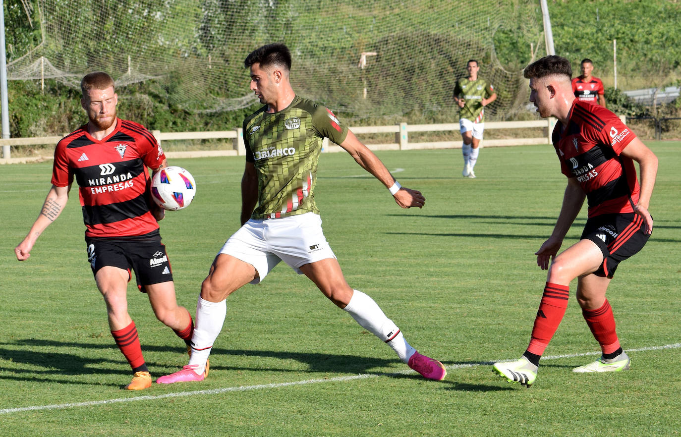 Imágenes del partido entre SD Logroñes y Mirandés