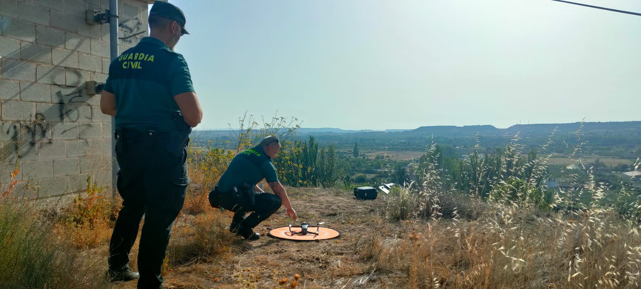Preparación de un dron para inspeccionar diferentes zonas.