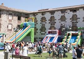 Parque acuático celebrado el viernes en la plaza del Ayuntamiento, muy oportuno frente al calor.