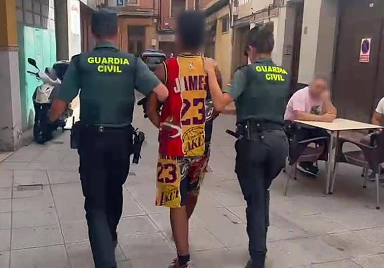 Momento de la detención de la Guardia Civil.