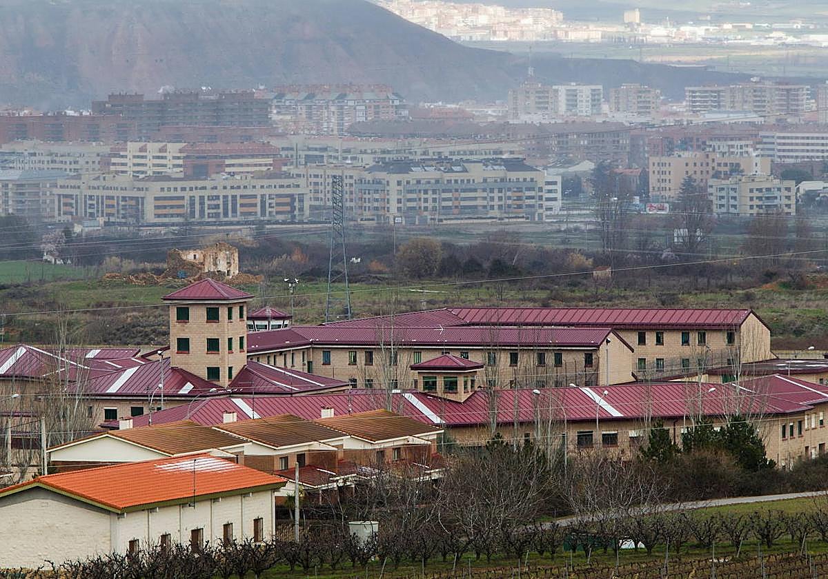 Funcionarios de la cárcel de Logroño denuncian la masificación y la «alarmante» falta de personal