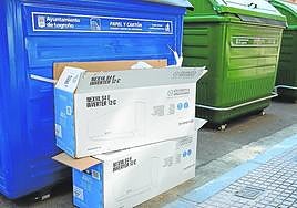 Dos cajas de sistema split en el contenedor.