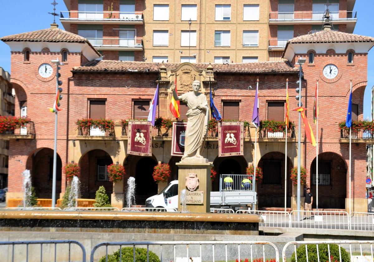 La fuente de la glorieta de Quintiliano, vallada para el chupinazo de este viernes.