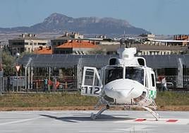 El helicóptero medicalizado 'Galeno', en el helipuerto del Hospital San Pedro a comienzos de agosto.