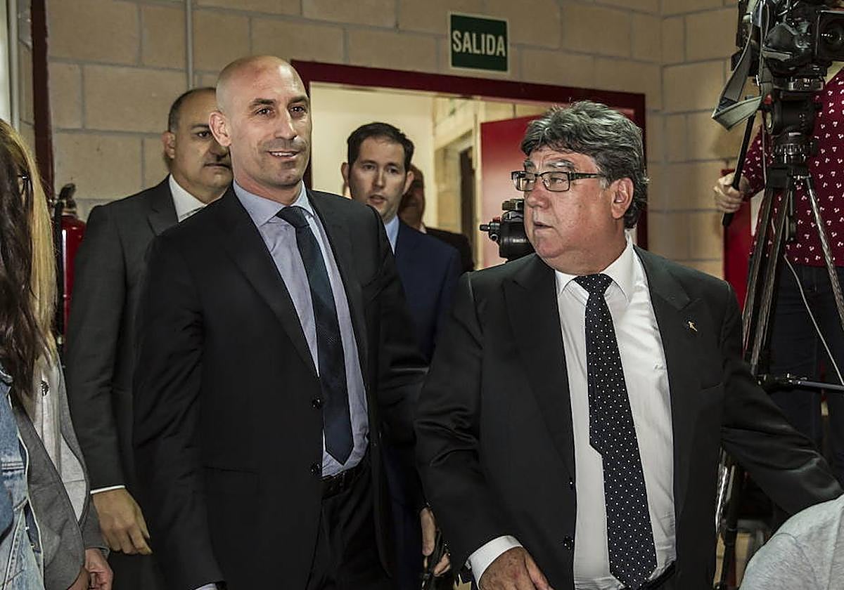 Luis Rubiales y Jacinto Alonso, en una visita a La Rioja del presidente de la RFEF.