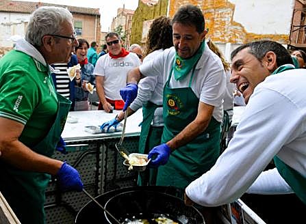 Imagen secundaria 1 - Desafíos con vaquilla en la plaza