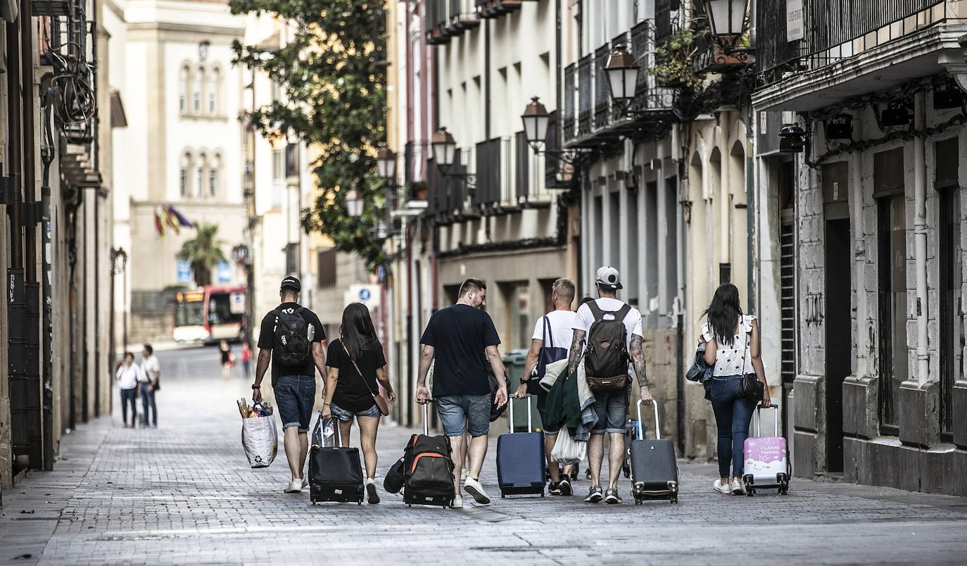 Turistas por las calles del Casco Antiguo de Logroño el pasado mes de julio.