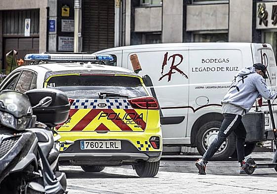 Hospitalizada la conductora de un patinete tras un choque con un automóvil en Logroño