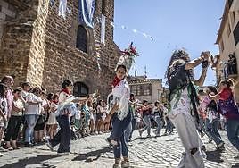 Las mujeres de la 'Gaita Mixta', en su baile