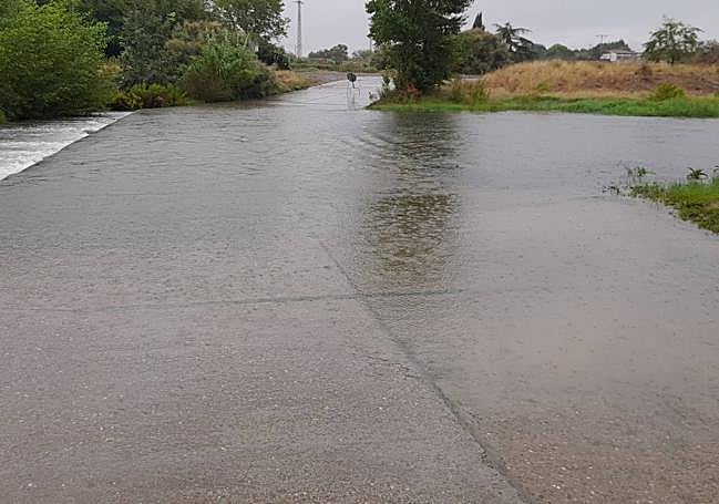 Paso inundado en Calahorra