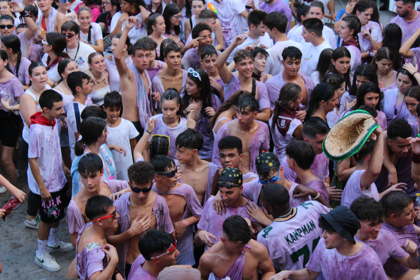 Cenicero dispara el cohete de fiestas