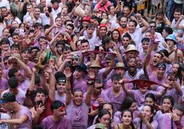 Cenicero dispara el cohete de fiestas