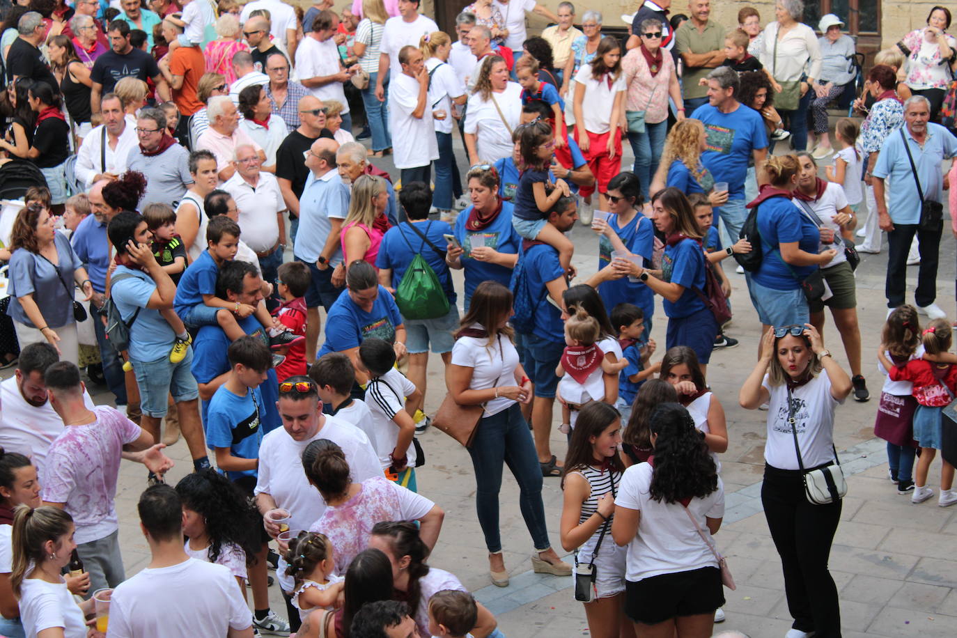 Cenicero dispara el cohete de fiestas