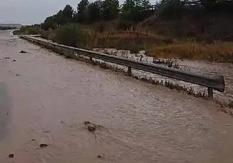 Río de agua en Alcanadre.