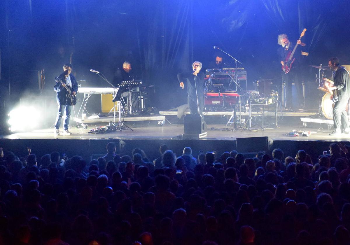 Iván Ferreiro durante su concierto del sábado en el MUWI La Rioja Fest.