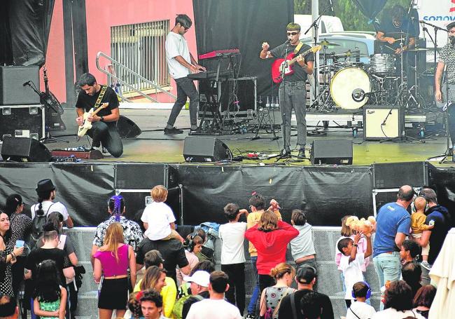 El grupo tudelano Los Flamingos durante su concierto en el Escenario Bordón de MUWI.