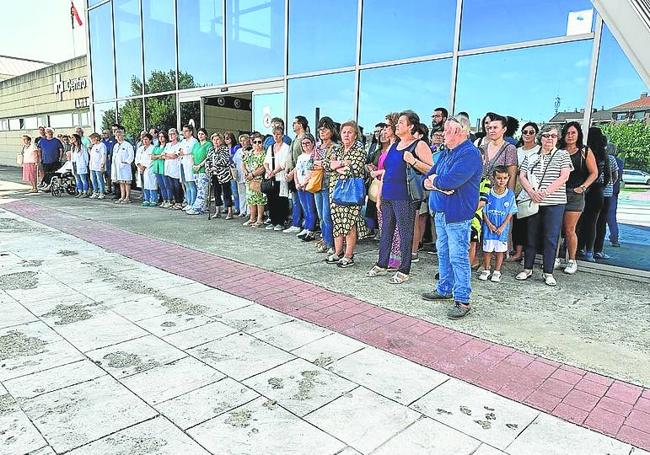 Concentración en el centro de salud de Santo Domingo.