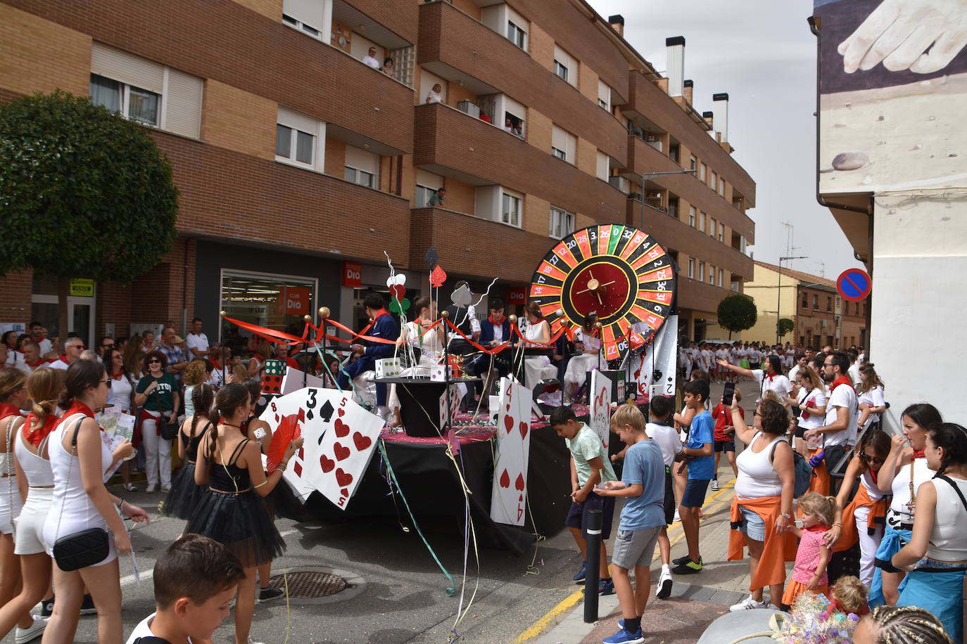 Chupinazo y carrozas de Pradejón