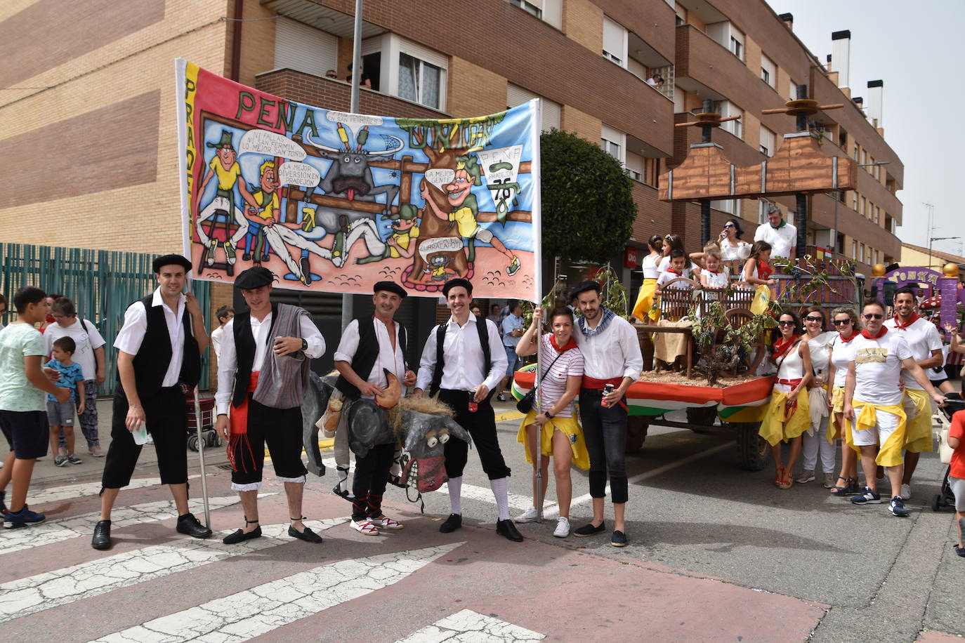 Chupinazo y carrozas de Pradejón