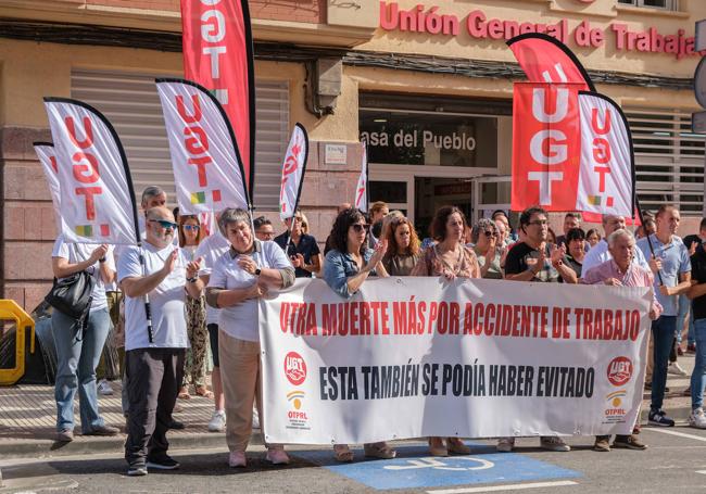 Concentarción en la sede de UGT La Rioja.