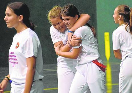 Imagen secundaria 1 - Un paso más para la pelota femenina