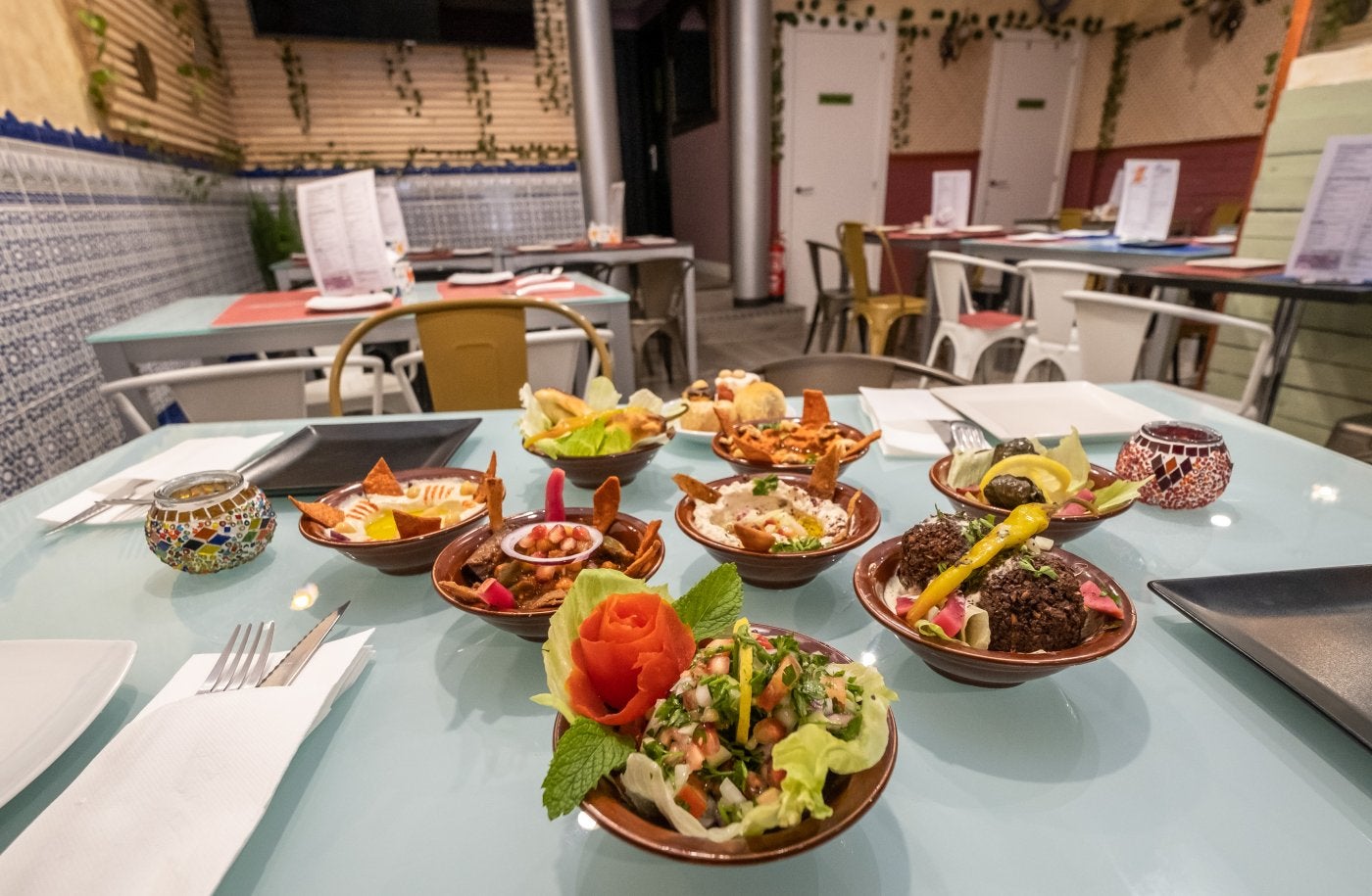 Algunos de los platos que sirve Sésamo en su local.