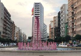 La 'Fuente del Vino', en la confluencia entre Vara de Rey y Gran Vía, símbolo festivo.