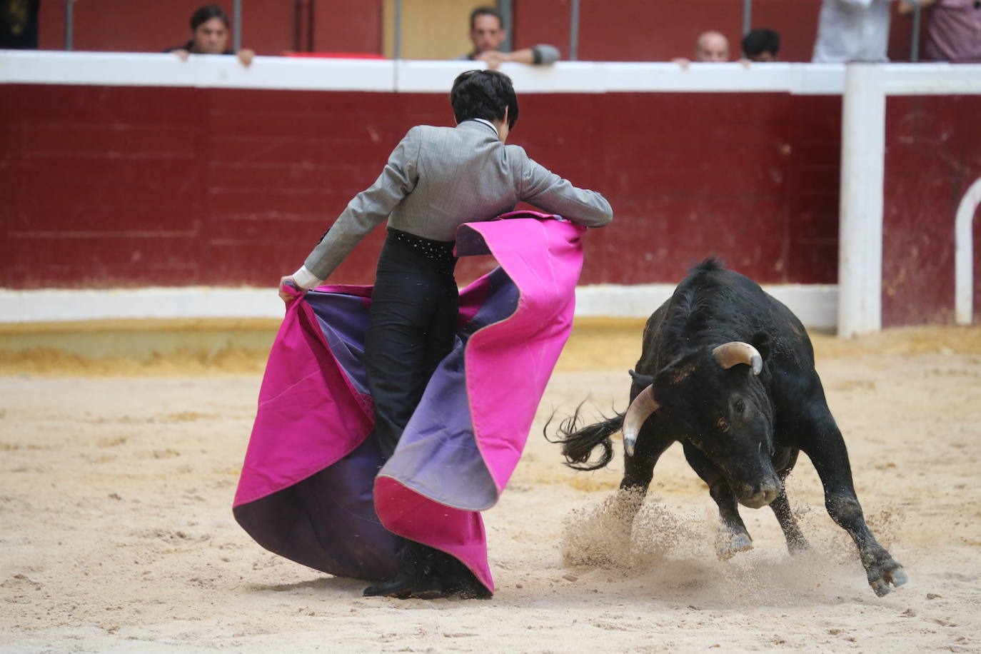 La cantera riojana se da cita en la plaza de toros de La Ribera